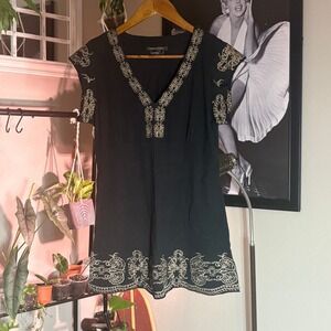 BCBG Max Azria Black Embroidered V-Neck Short Sleeve Tunic Top